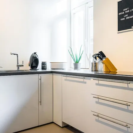 Dachgeschoss-Apartment / ruhig / zentrale Lage nahe Staatstheater / HBF Wiesbaden Zimmer foto