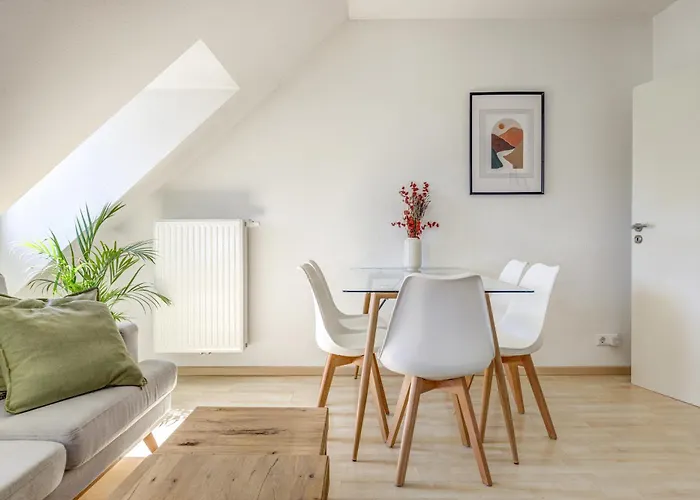 Dachgeschoss-Apartment / ruhig / zentrale Lage nahe Staatstheater / HBF