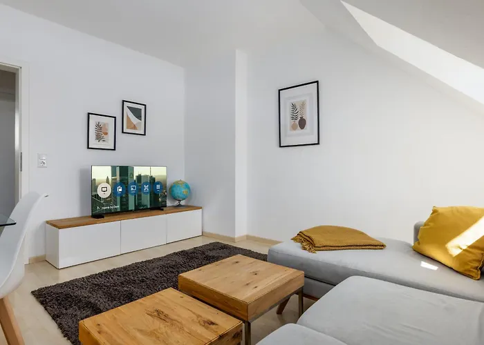 Dachgeschoss-Apartment / ruhig / zentrale Lage nahe Staatstheater / HBF