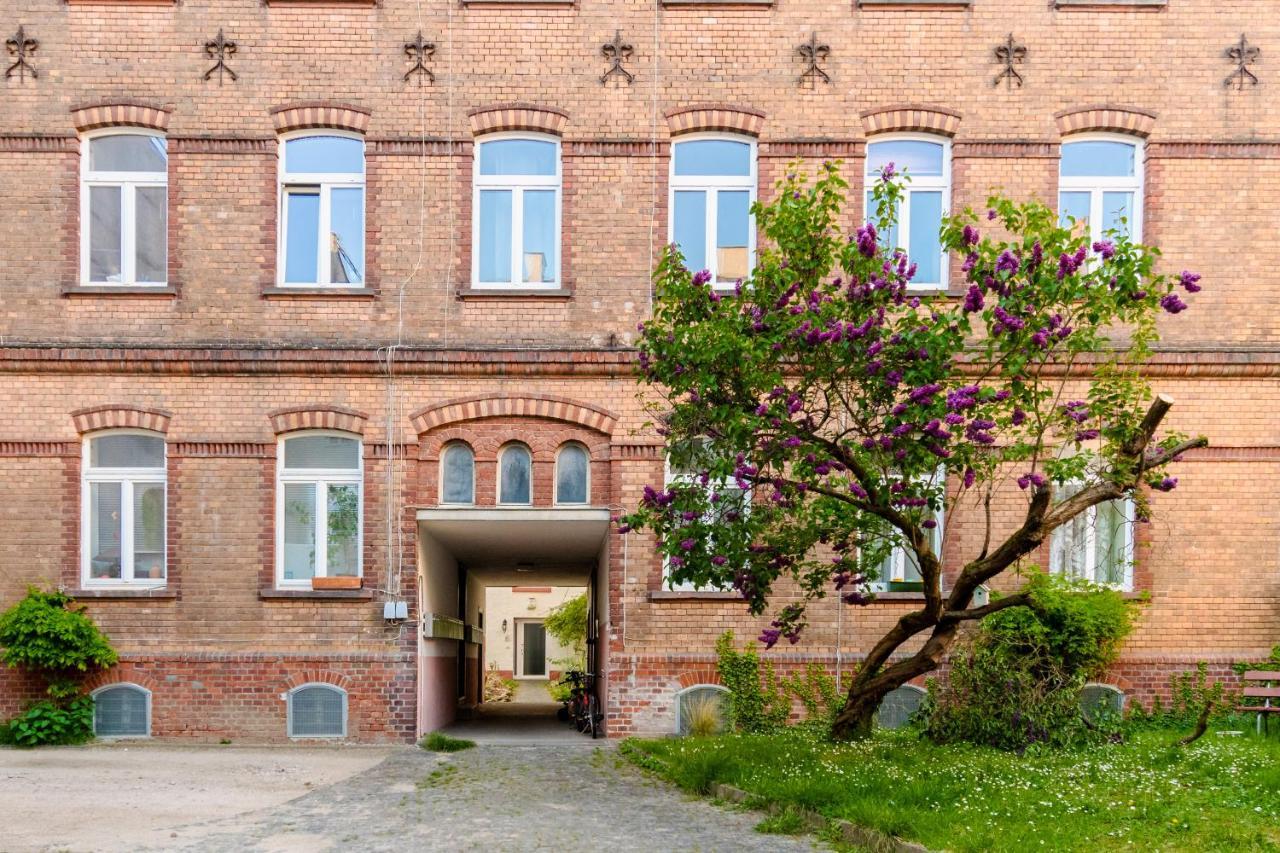 Dachgeschoss-apartment / Ruhig / Zentrale Lage Nahe Staatstheater / Hbf Apartment