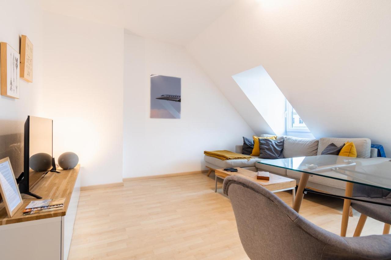Apartment Dachgeschoss-apartment / Ruhig / Zentrale Lage Nahe Staatstheater / Hbf Wiesbaden