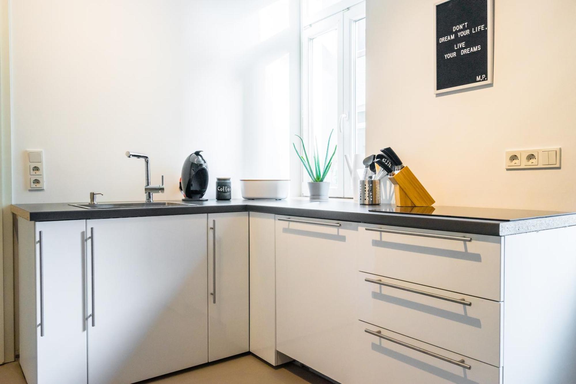 Dachgeschoss-apartment / Ruhig / Zentrale Lage Nahe Staatstheater / Hbf Apartment *