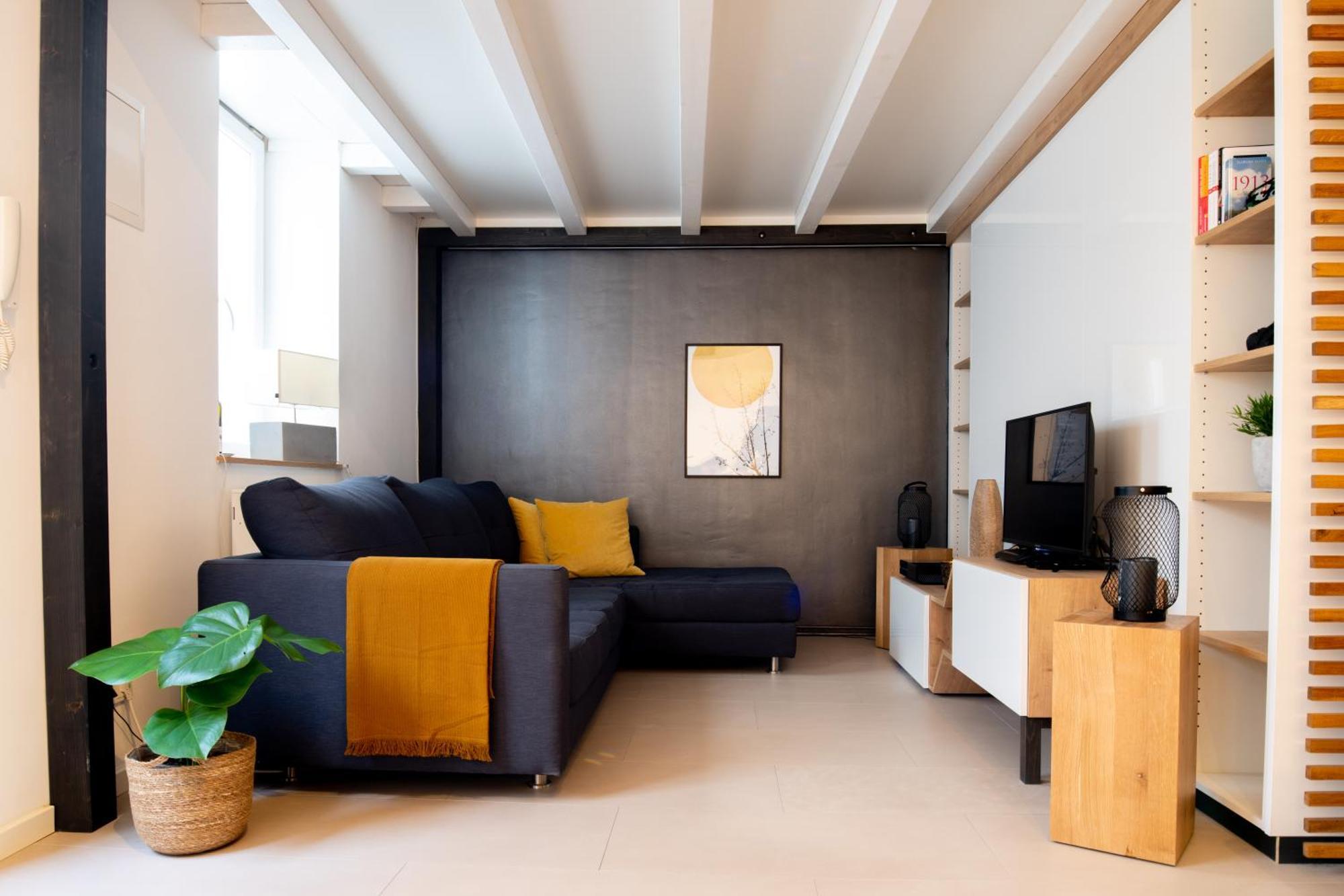 Apartment Dachgeschoss-apartment / Ruhig / Zentrale Lage Nahe Staatstheater / Hbf *