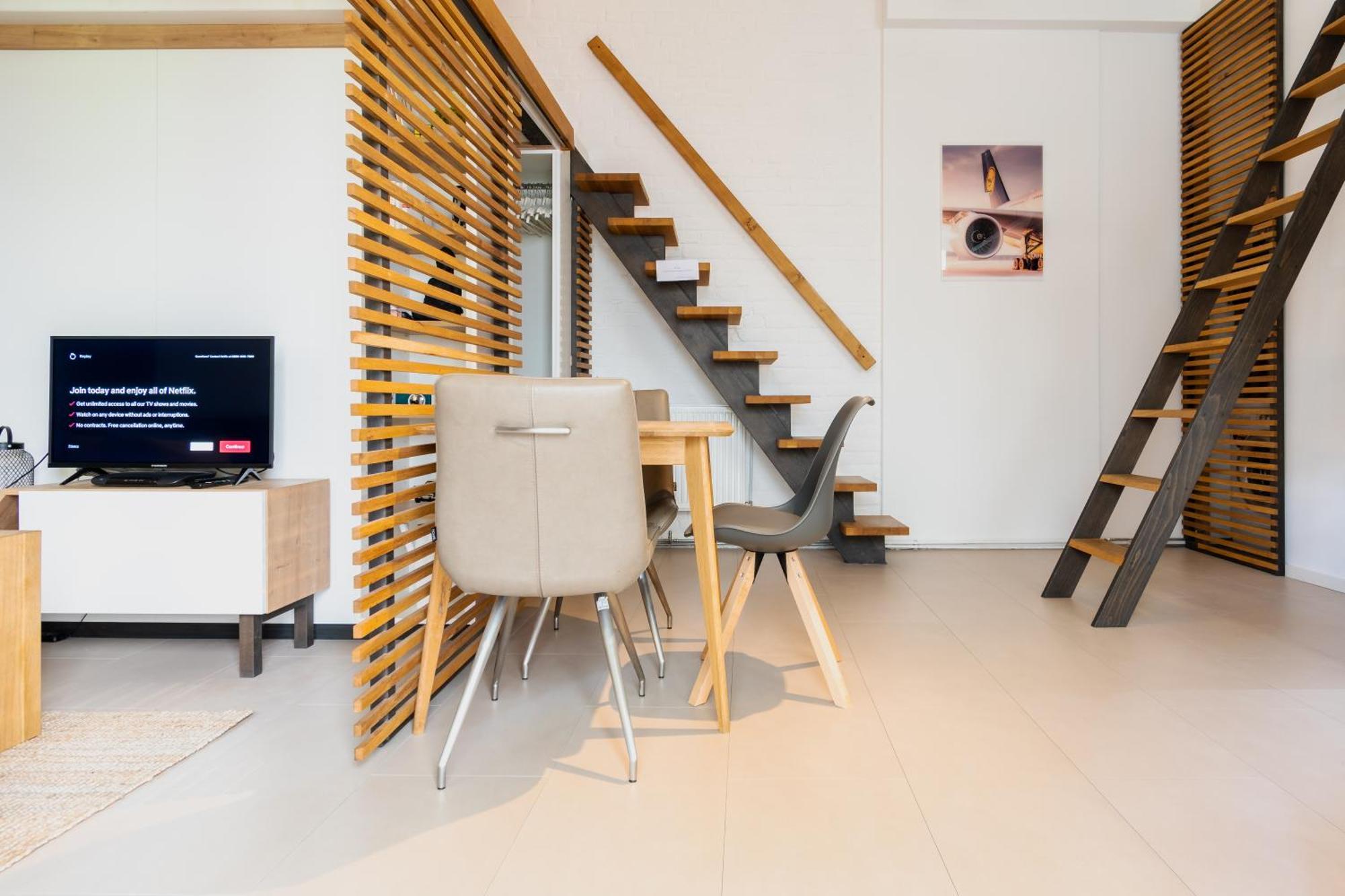 Apartment Dachgeschoss-apartment / Ruhig / Zentrale Lage Nahe Staatstheater / Hbf *