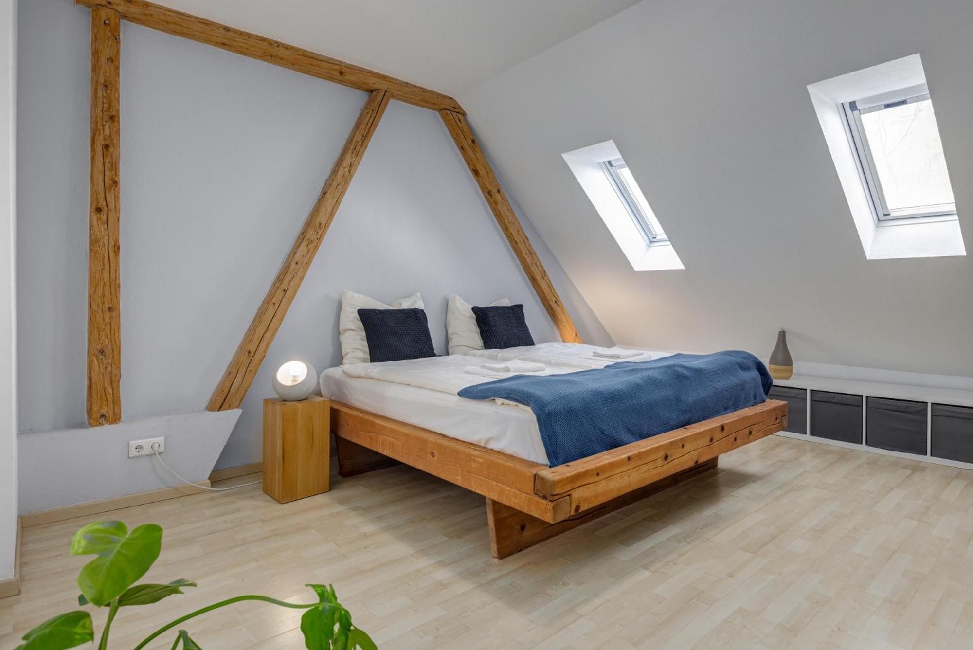 Dachgeschoss-apartment / Ruhig / Zentrale Lage Nahe Staatstheater / Hbf Apartment *