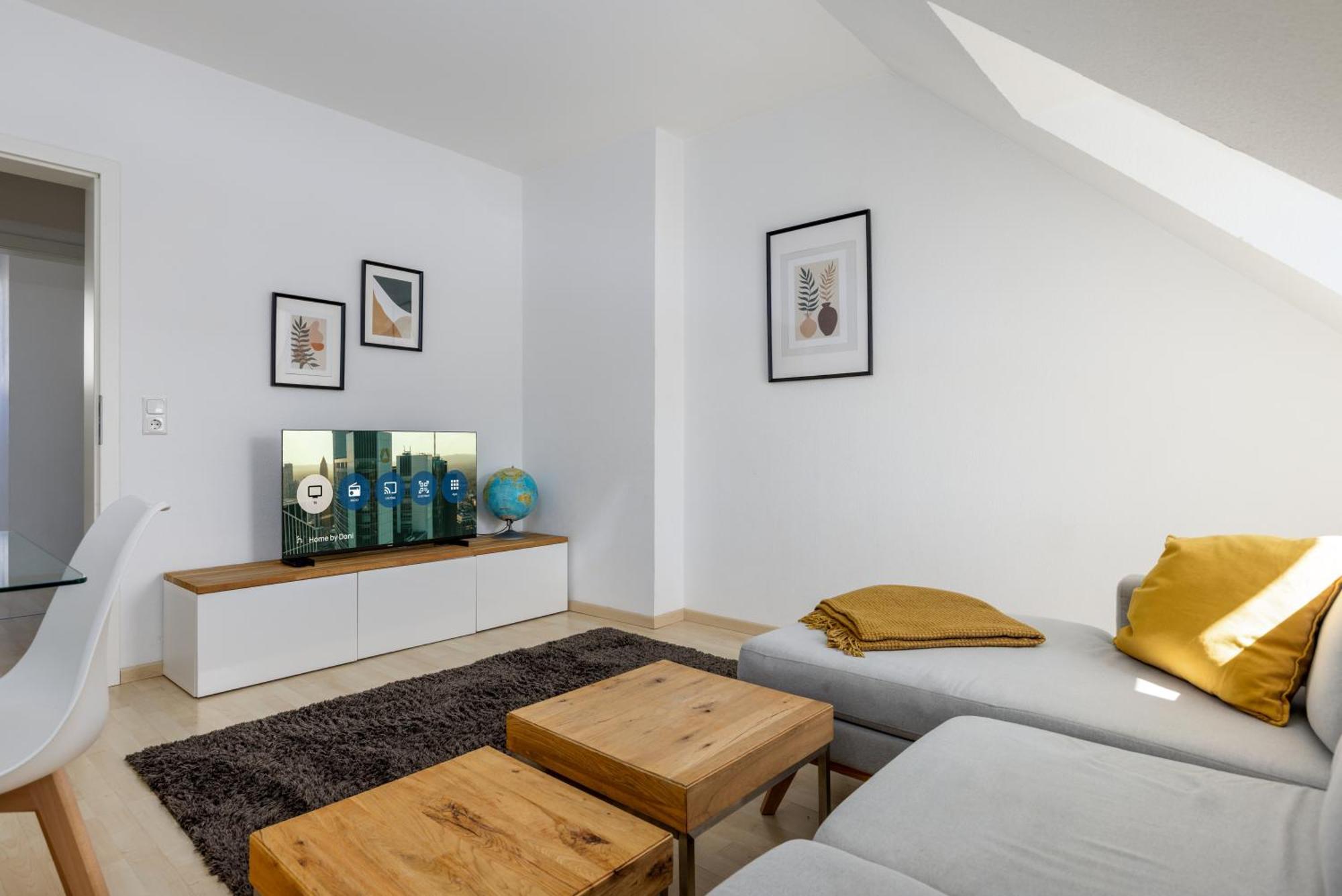 Apartment Dachgeschoss-apartment / Ruhig / Zentrale Lage Nahe Staatstheater / Hbf *