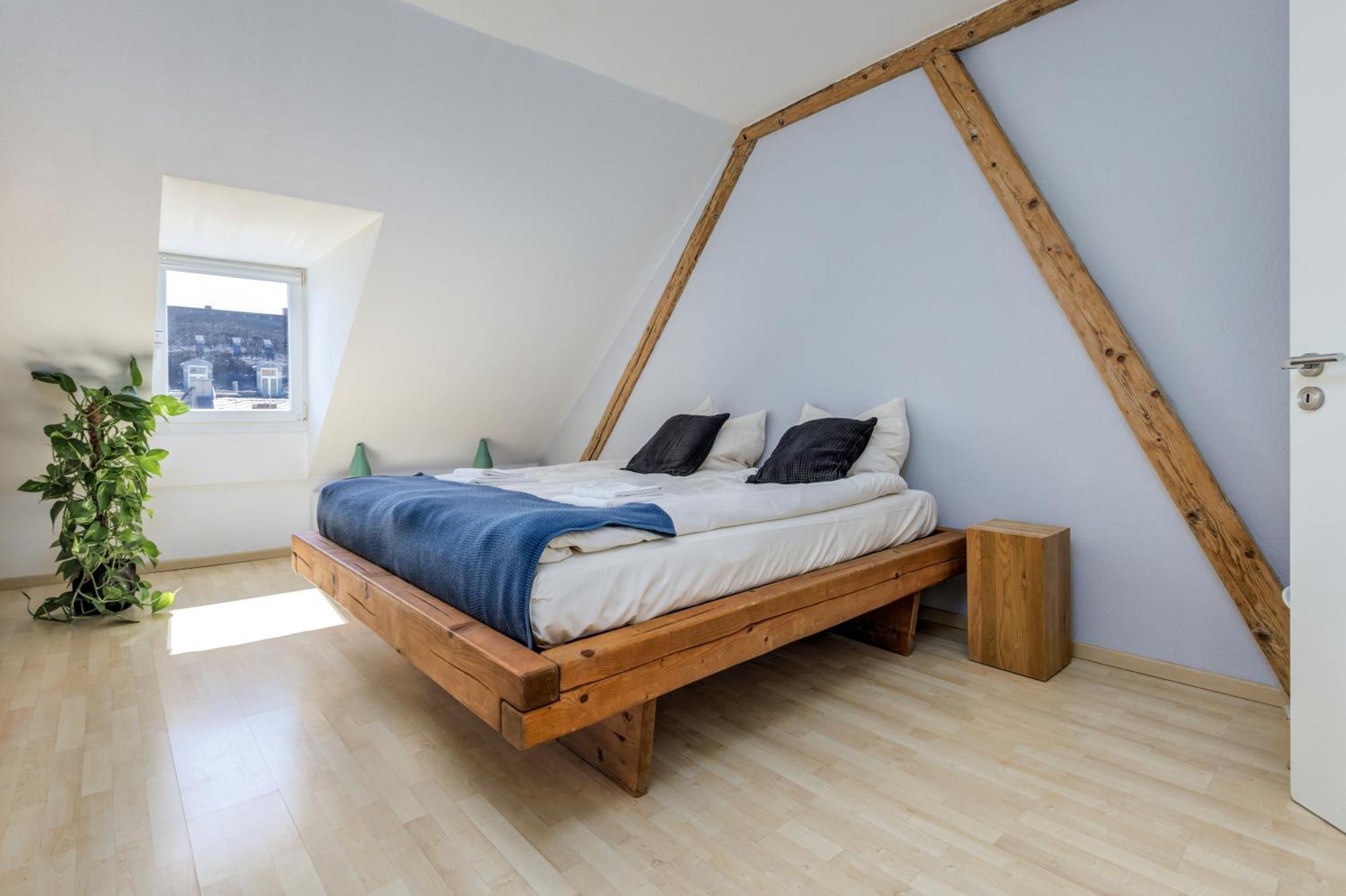 Dachgeschoss-apartment / Ruhig / Zentrale Lage Nahe Staatstheater / Hbf * Wiesbaden